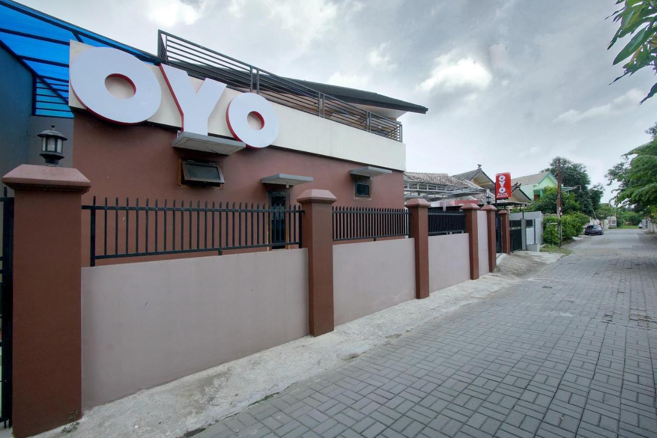 Oyo 347 Bayang Brothers Guest House Maguwo Екстер'єр фото